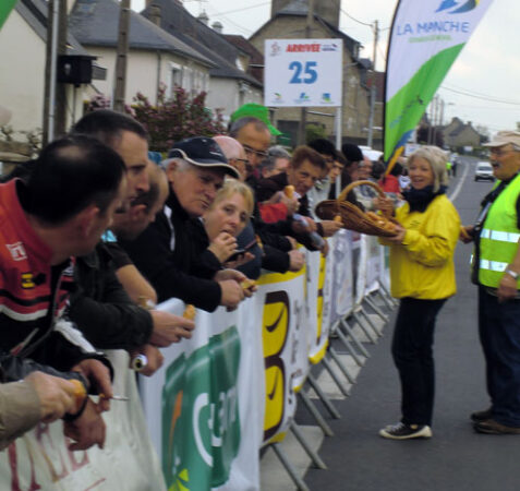 Manche : Les musettes du boulanger sur le Tour de la Manche cycliste