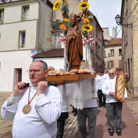 Val d’Oise : Défilé des Talmeliers au son des Cors de chasse à Pontoise