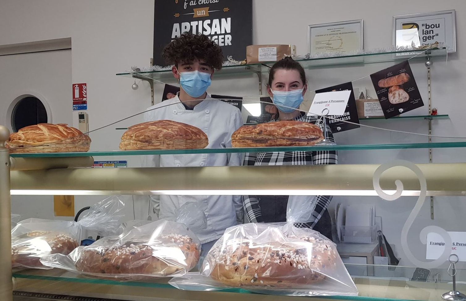 Deux-Sèvres. Un jeune couple redonne vie à une boulangerie et reçoit les encouragements d’Emmanuel Macron