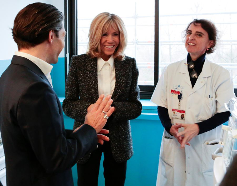 Pièces Jaunes : Brigitte Macron présente aux côtés des Boulangers à l’Hôpital Robert Debré
