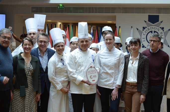 Le Cordon Bleu Paris reçoit la plaque officielle du Collège Culinaire de France