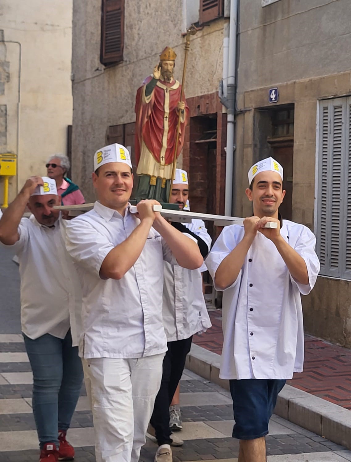 Var. Chasse au trésor et procession avec le Saint-Honoré dans le magnifique village de Signes