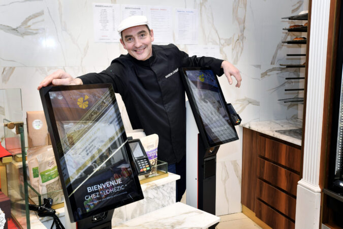 Anne et Jocelyn Lohézic, boulangers à Paris dans le 17ème. Ou quand les bornes tactiles entrent en boulangerie