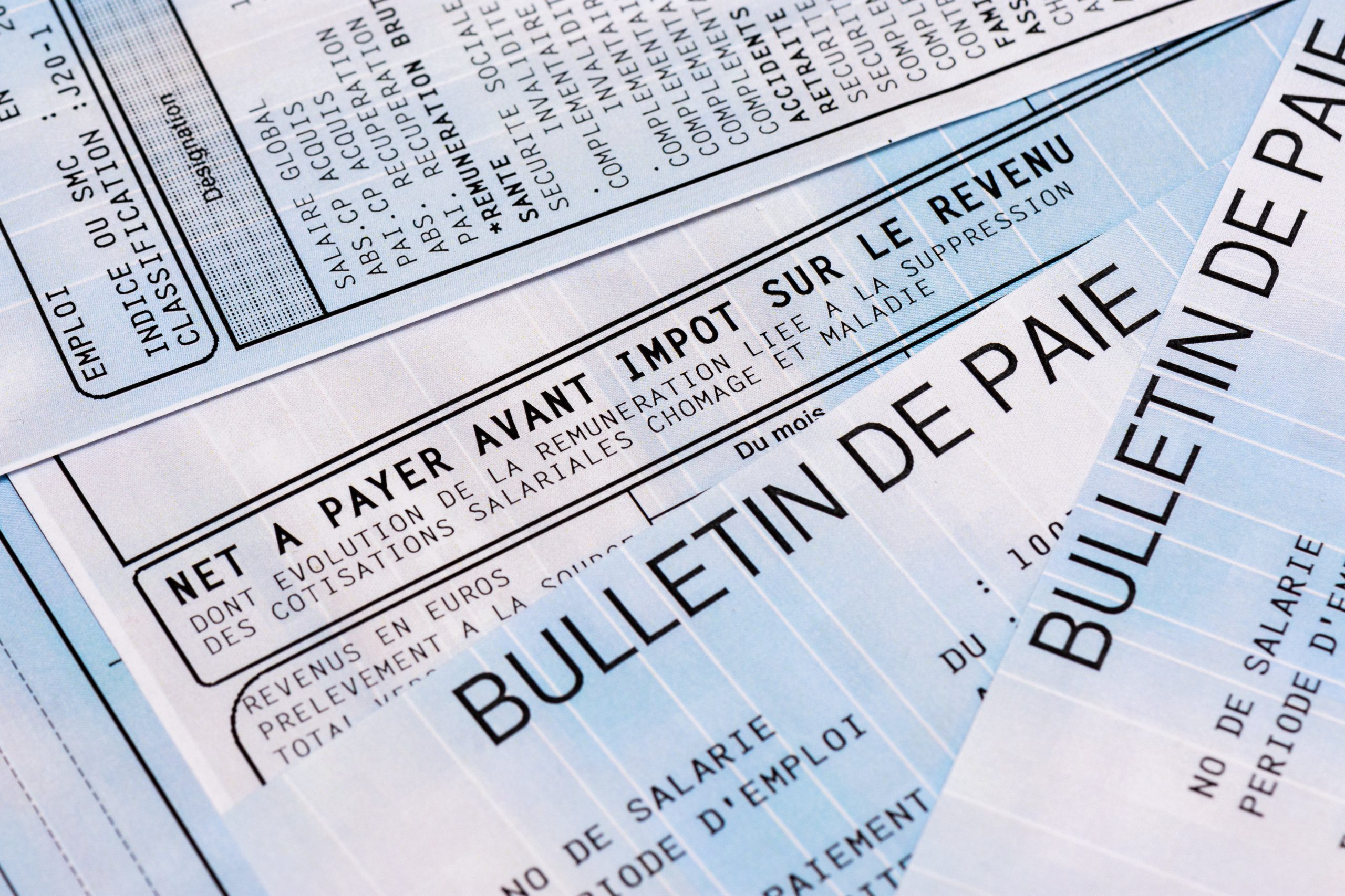 L’obligation de délivrance d’un bulletin de paie ne suffit pas à justifier le paiement effectif du salaire