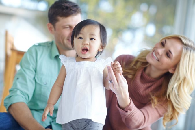 Salariés engagés dans un parcours de PMA ou d’adoption : droit à des autorisations d’absence